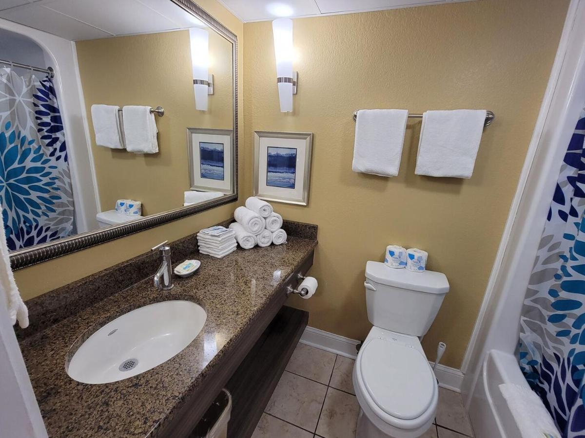 Ocean View King Suite With Modern Decor And Accents - Caravelle Resort 605 Sleeps 4 Guests Myrtle Beach Kültér fotó